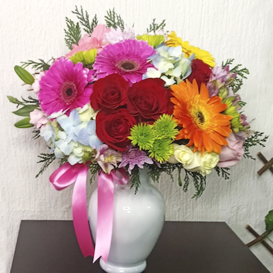 4 GERBERAS 4 ROSAS ROJAS HORTNCIA AZUL JOKO 3 ROSAS CARICIA MARGARITAS –  Dalias Floreria