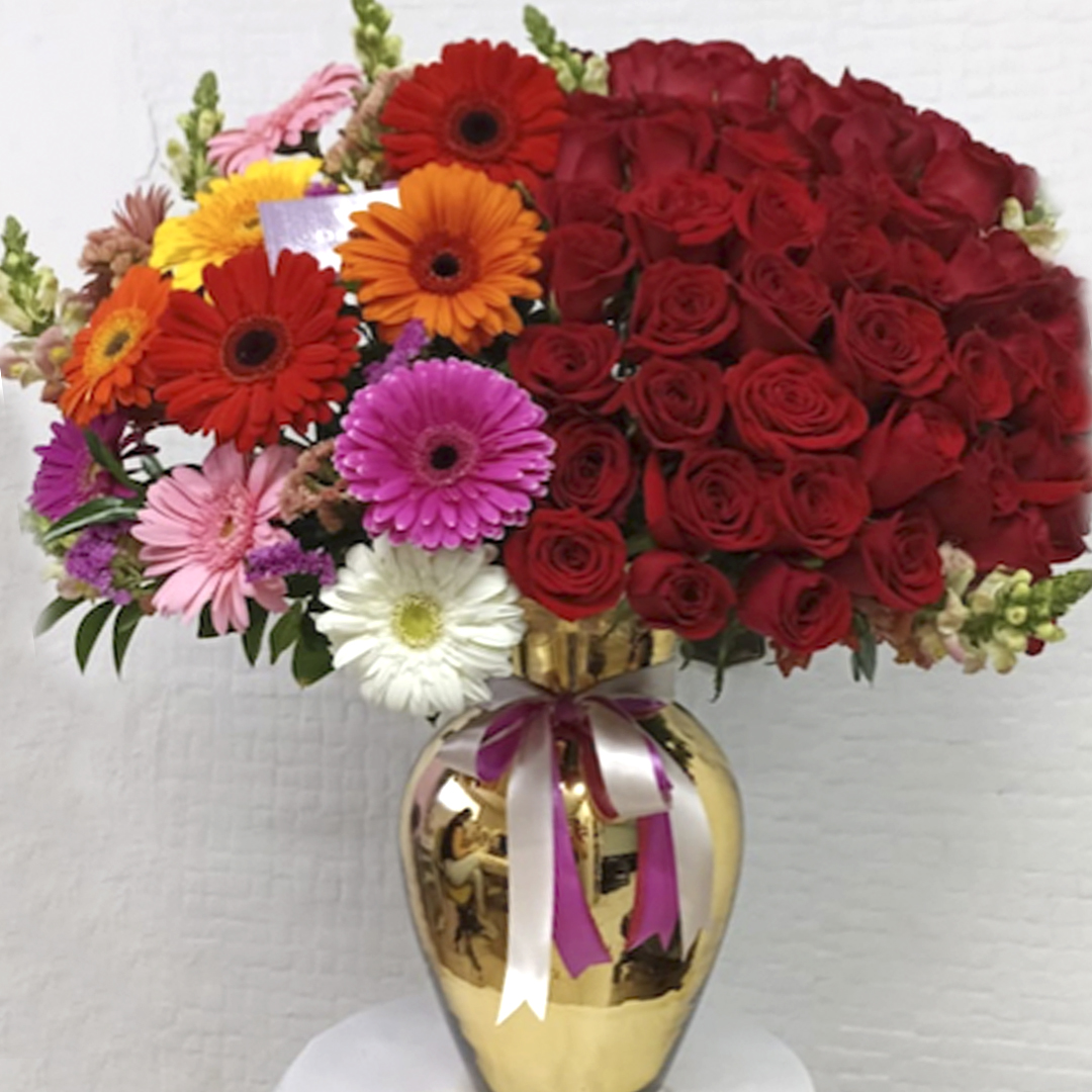 12 GERBERAS 40 ROSAS ROJAS FOLLAJES TARJETA Y SOBRE – Dalias Floreria